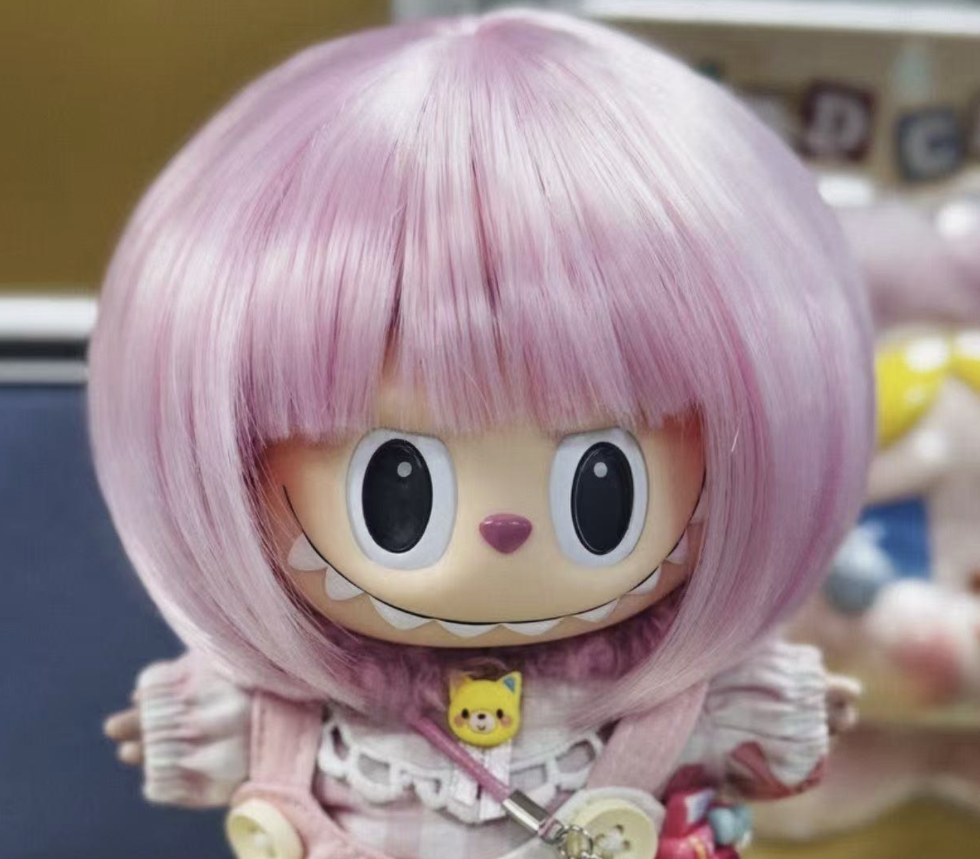 Perruque "Bob Boule" Rose Vif pour Poupée Labubu